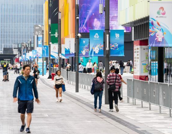 香港进入全运时间，十五运元素遍布街头巷尾
