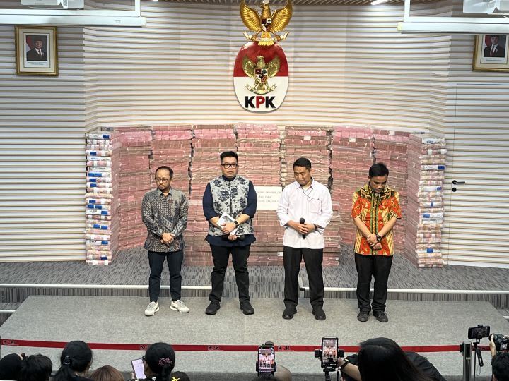 肃贪会将查获8830亿盾贪污案资金移交给Taspen 