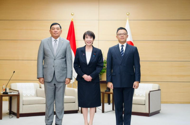 印尼防长夏弗里与外长苏吉约诺拜会日本首相高市早苗