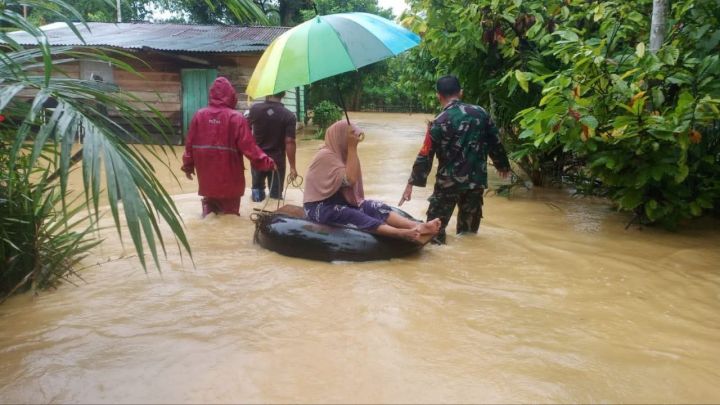 国内多地遭洪水侵袭 