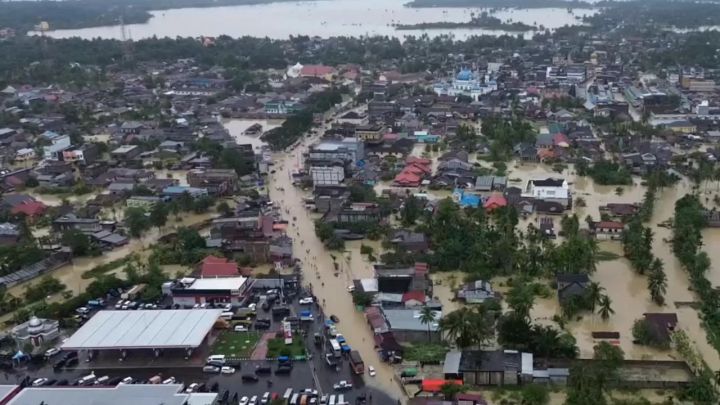 苏门答腊多地遭洪水侵袭      造成人员伤亡