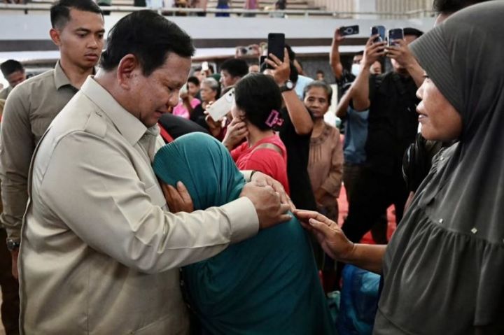 苏门答腊洪灾：普拉博沃强调与灾民团结一致