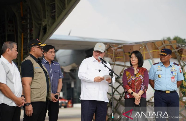 苏门答腊洪灾及山体滑坡：政府运送40吨援助物资