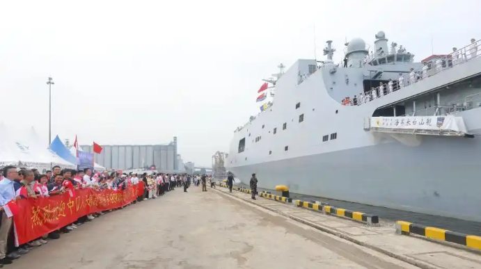 中国海军989特遣队抵达雅加达