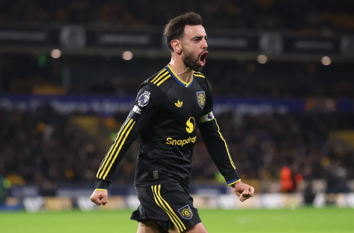 英超：曼联4-1完胜狼队