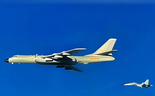 中俄空军实施联合空中巡逻任务