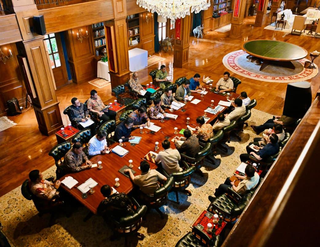 普拉博沃主持加快灾害应对及圣诞节新年假期准备工作会议 