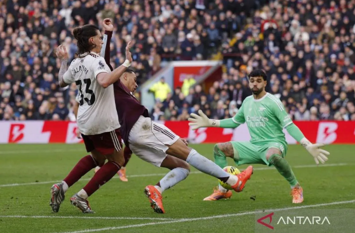 英超：曼联1-2不敌阿斯顿维拉 