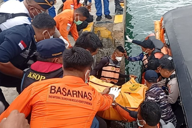 拉布安巴焦沉船事故：救援人员找到西班牙儿童遗体