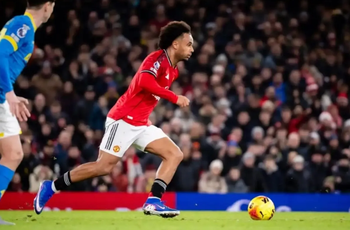 英超：曼联1-1送狼队终结12连败