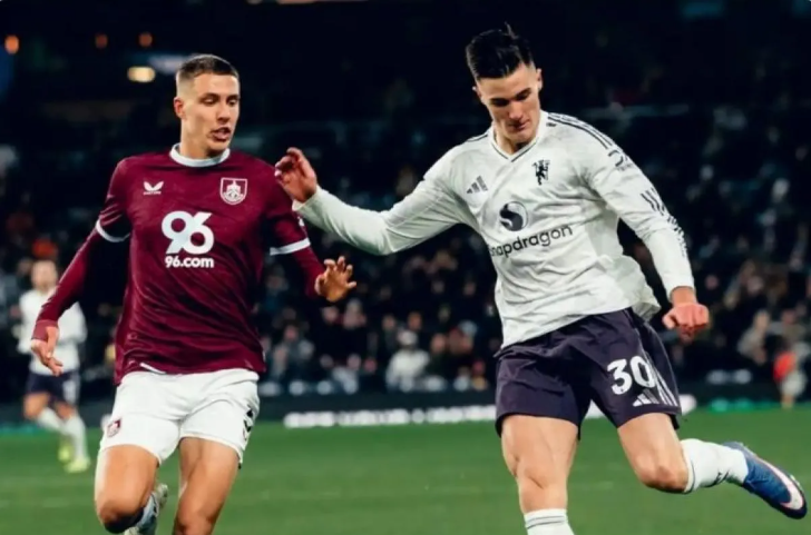 英超：曼联2-2战平伯恩利