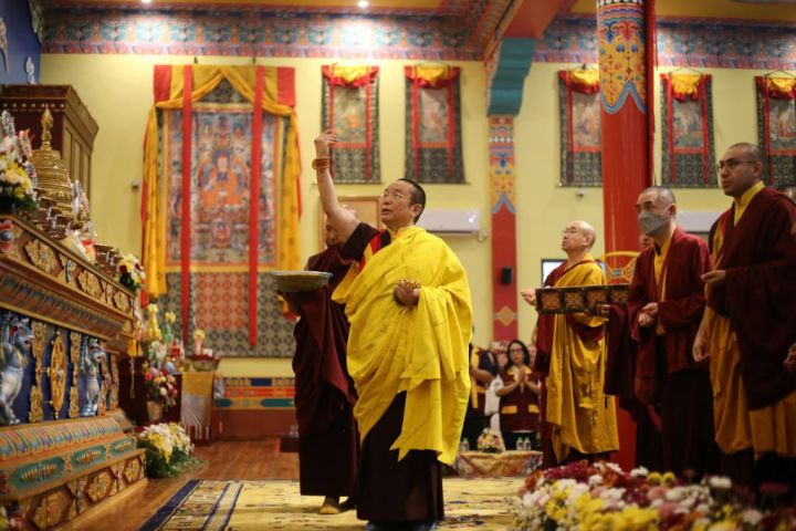 慈尊广定大司徒巴主持莲师寺盛大祈福与开光法会 