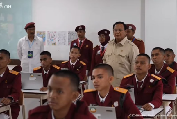 普拉博沃主持166所人民学校落成仪式 