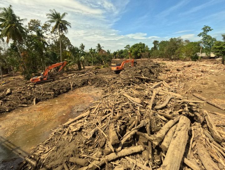 亚齐贝利桥再度受损封闭 灾民安置与基础设施问题凸显
