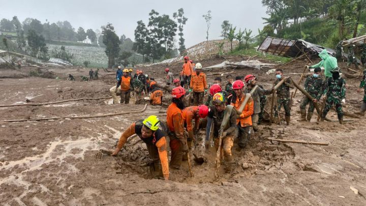 西万隆泥石流再寻获8具遇难者遗体