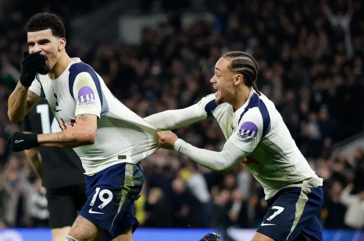 英超：曼城连丢2球2-2热刺   