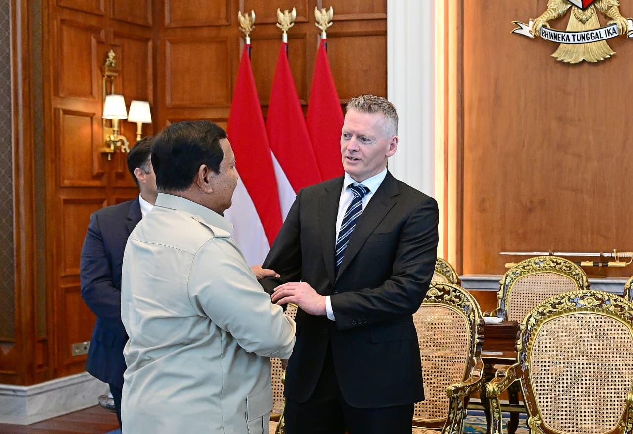 普拉博沃接见鹰航总裁及巴西航空工业公司代表