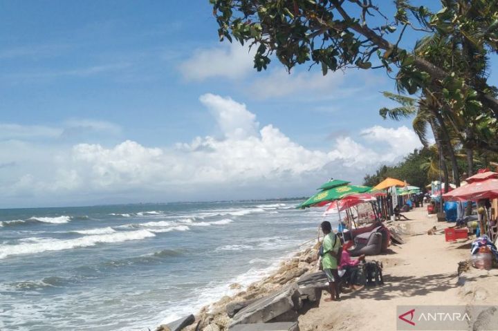 吉布兰赞扬巴厘岛迅速解决海滩垃圾问题