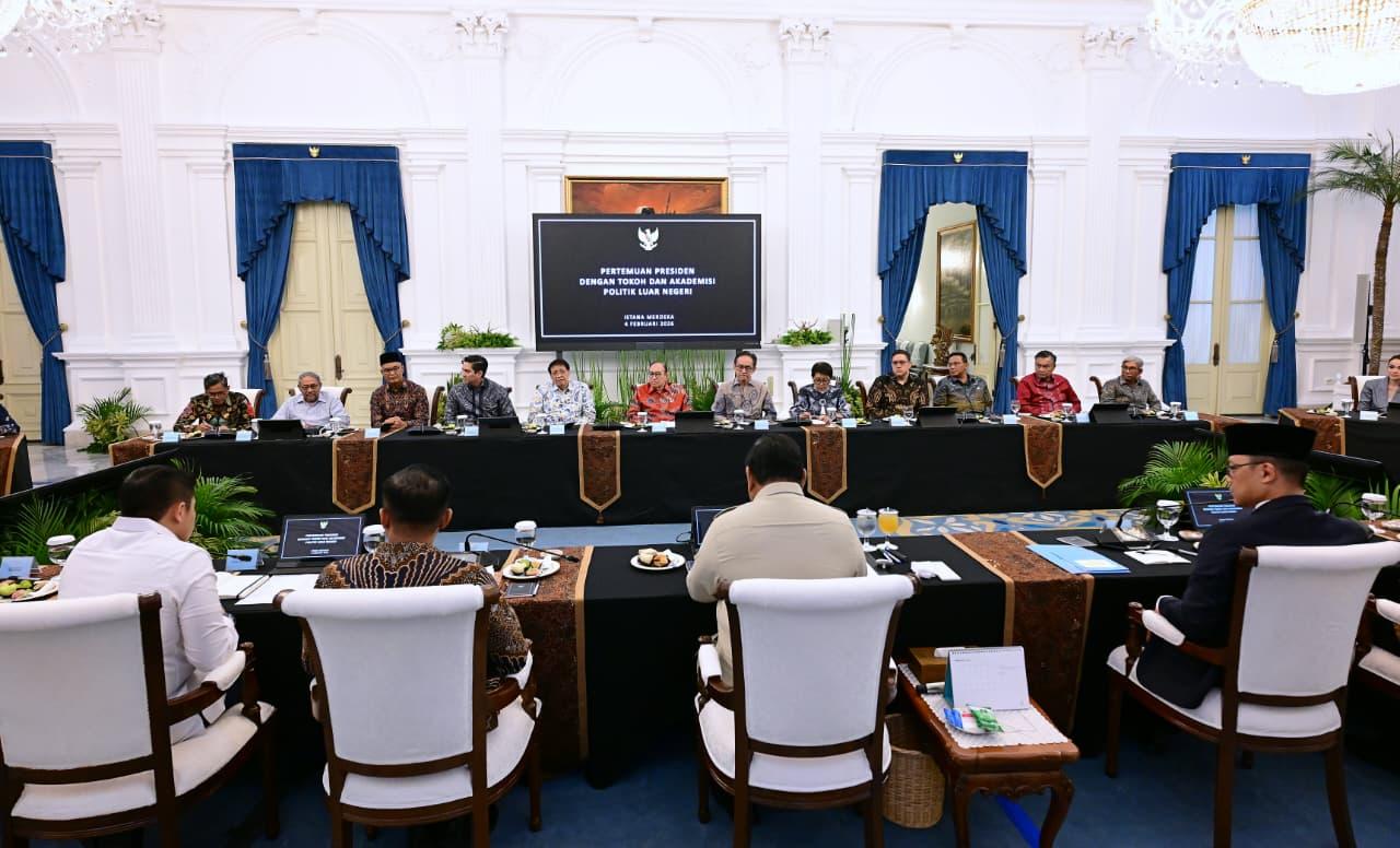 普拉博沃会见外交政策界人士和学者