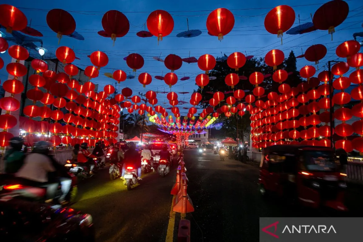 春节灯笼点亮梭罗市
