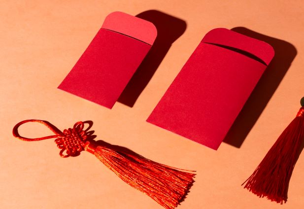 春节发红包传递祝福：压岁钱承载好运与传统文化