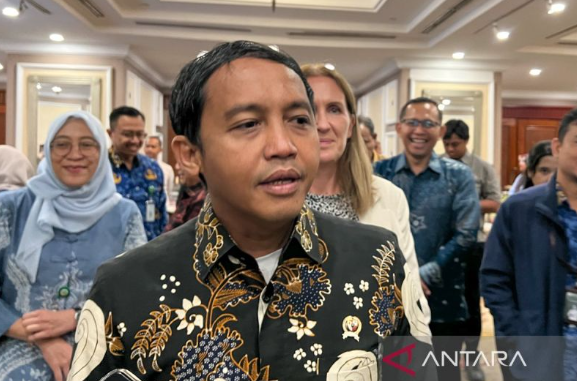 普拉博沃批准增聘7万名护林员 