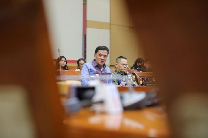 国会要求警方彻查活动人士遭泼酸袭击事件 