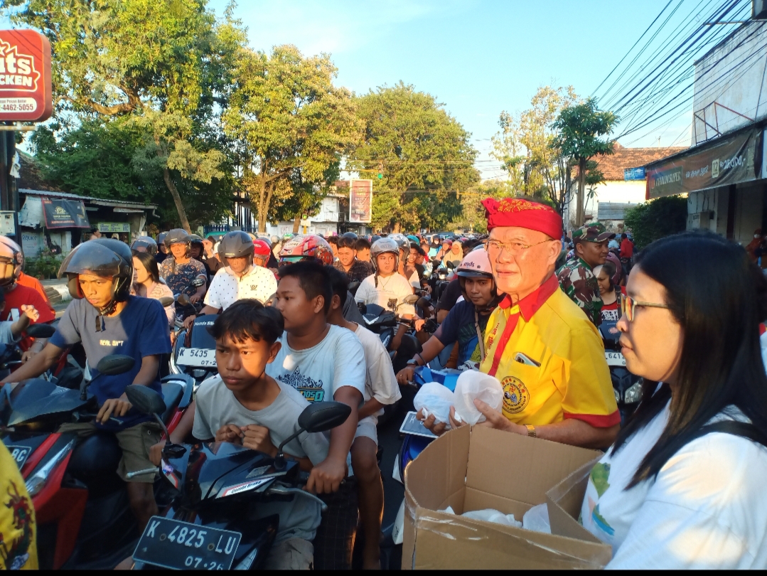 中爪哇福德庙免费发放开斋餐 促进宗教和谐