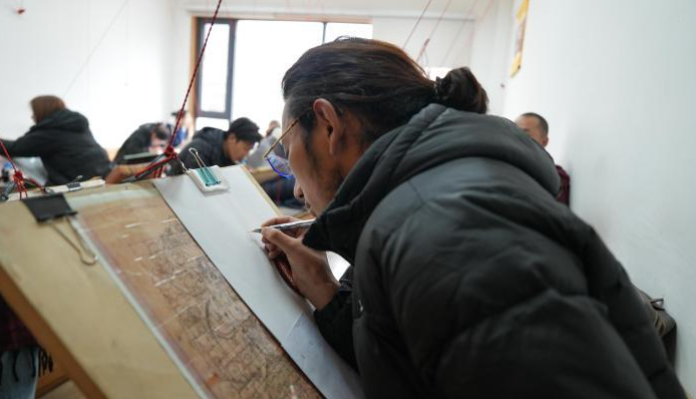 西藏一艺术学校免费培养人才     已培育500余名画师