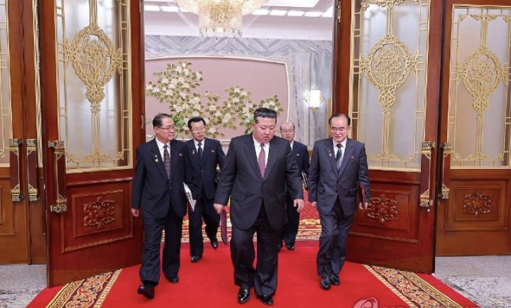 金正恩再次被推举为朝鲜国务委员长