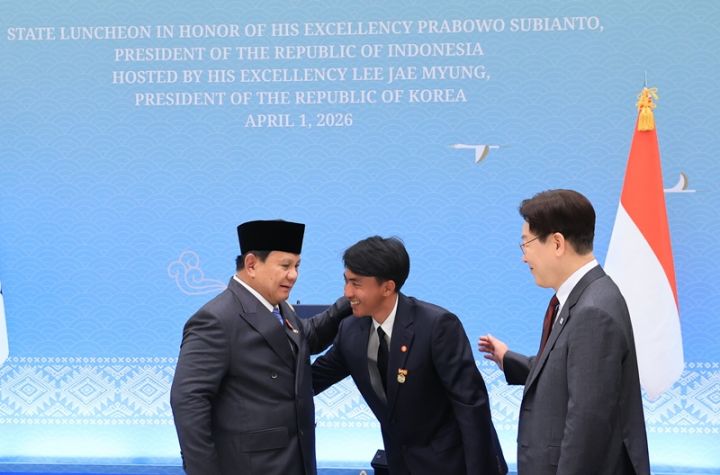 普拉博沃青瓦台国宴会见印尼外劳英雄