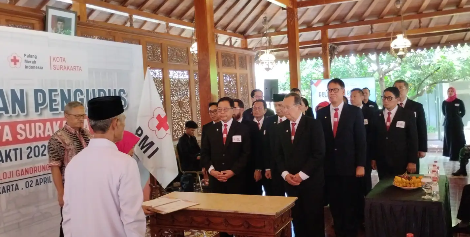 梭罗华人领袖当选印尼红十字会优秀分会主席