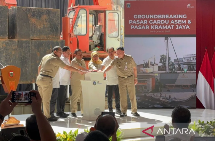 普拉莫诺希望雅加达传统市场推广使用QRIS 