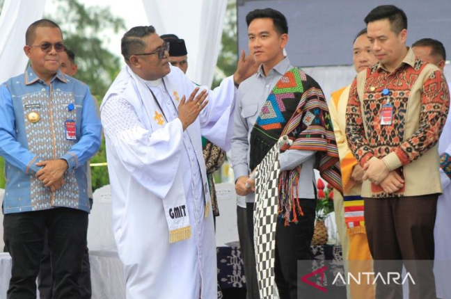 吉布兰出席古邦市复活节游行活动