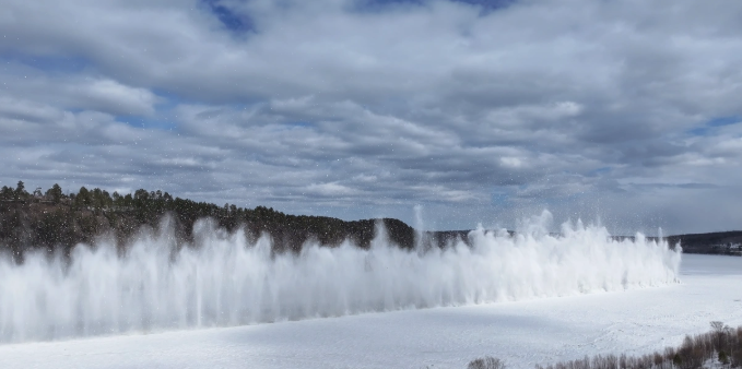 黑龙江漠河段实施人工防凌爆破 
