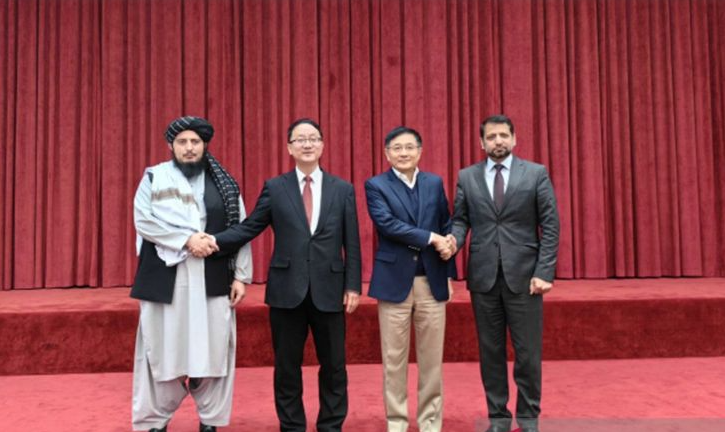 中阿巴在新疆举行非正式会晤 