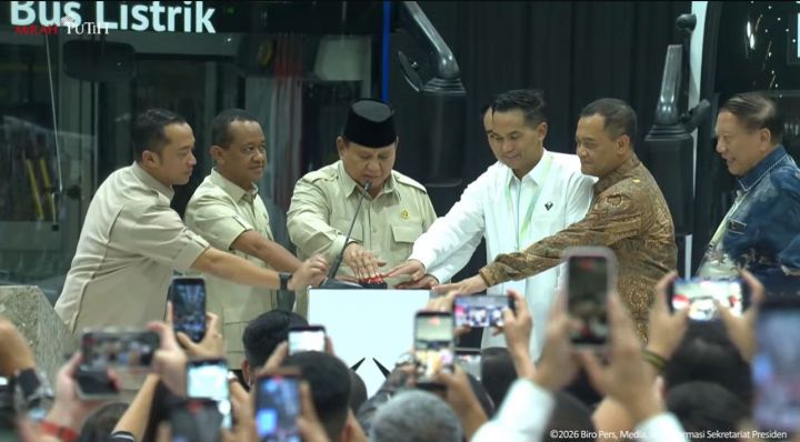 普拉博沃主持电动商用车组装厂落成仪式