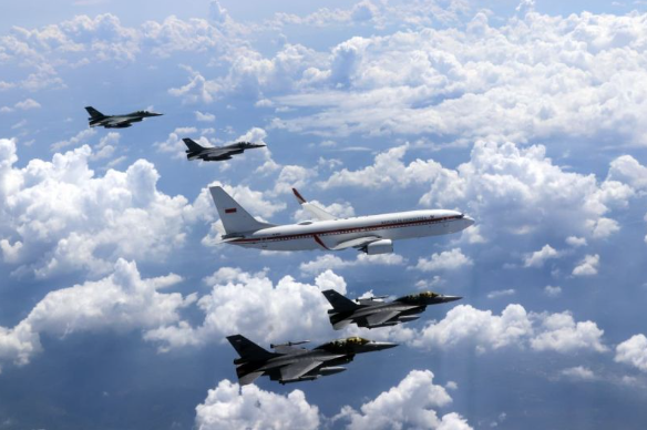 总统府：六架空军战机护航普拉博沃前往马格朗