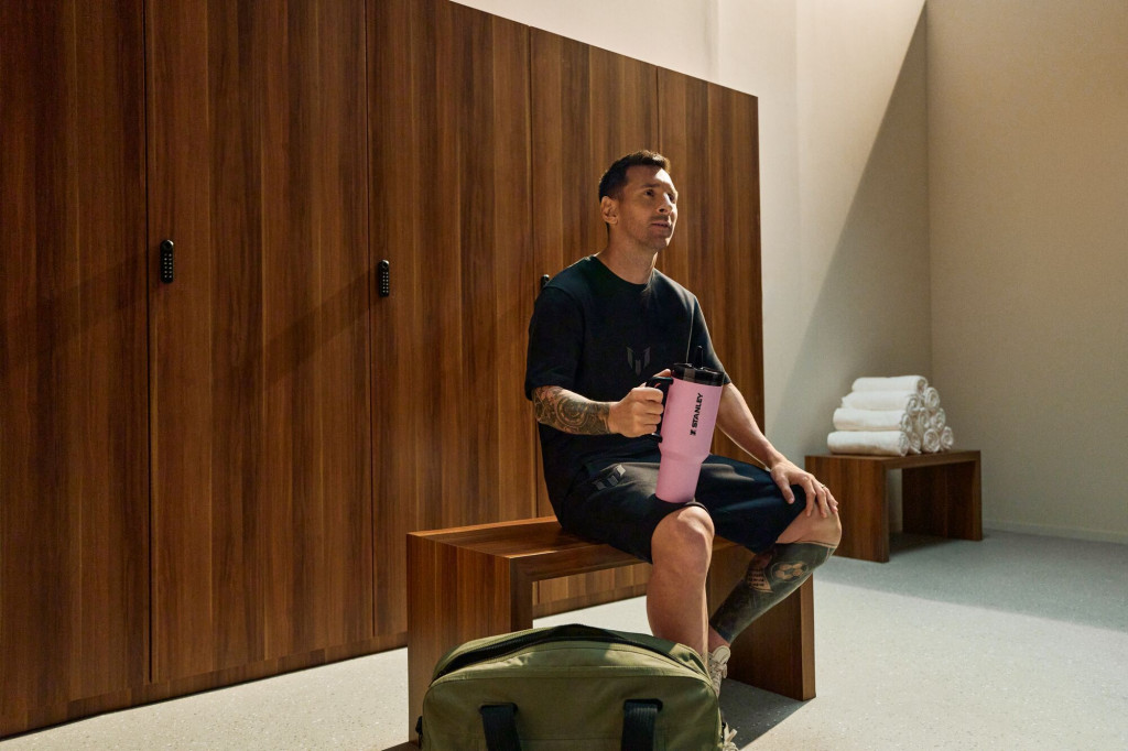 梅西收购西甲第五级别联赛球队科尔内利亚