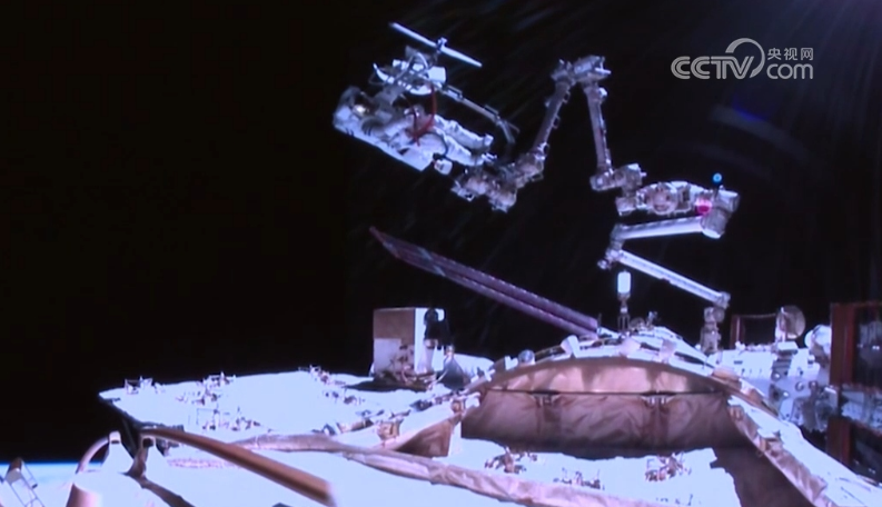 神舟二十一号航天员乘组完成第三次出舱活动