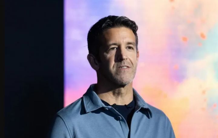 特纳斯接替库克出任苹果新任首席执行官