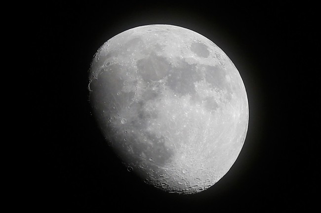 中国科学家新发现两种月球矿物