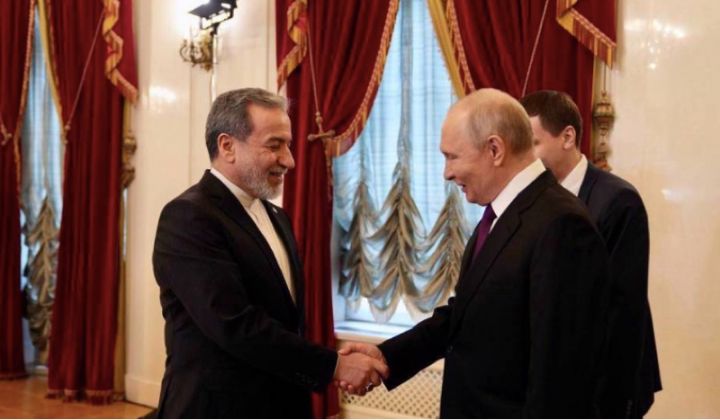 伊朗外长会见俄总统普京