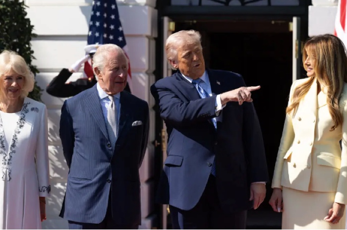 英国国王查尔斯抵达美国