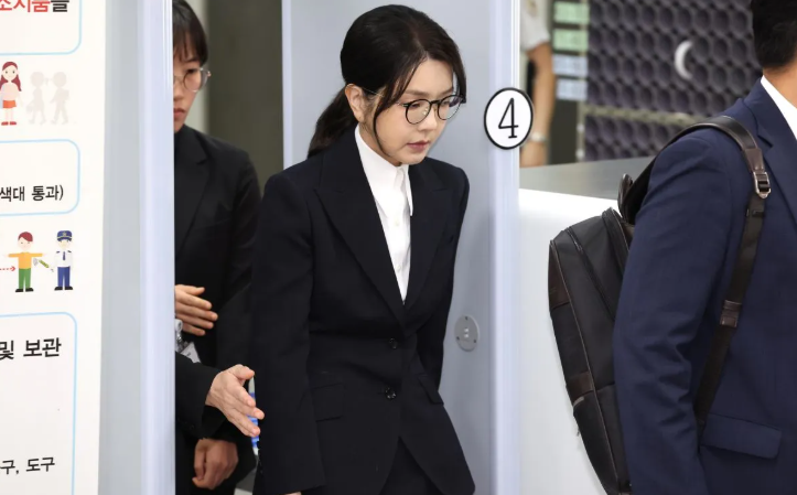 韩国前总统夫人金建希涉腐案二审获刑4年