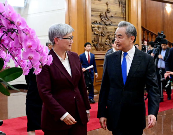 王毅与黄英贤举行中澳外交与战略对话