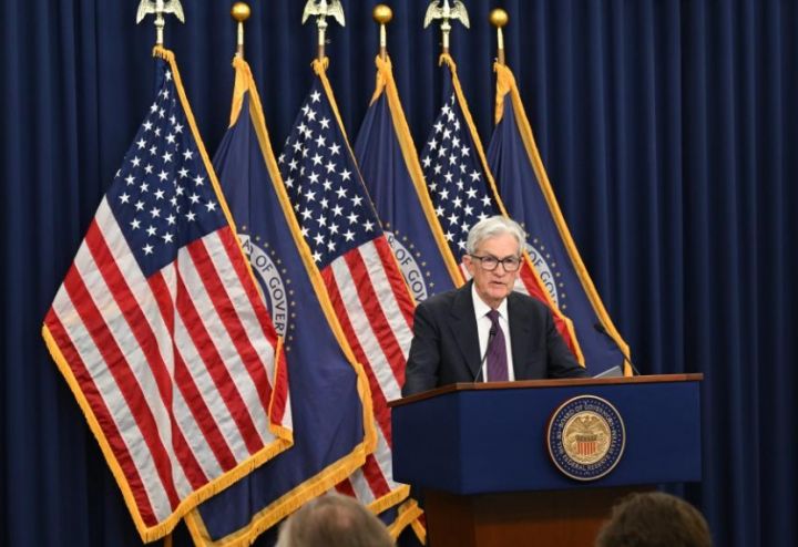 美联储维持利率不变