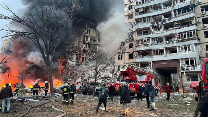 俄罗斯胜利日阅兵前袭击乌克兰，致21人死亡