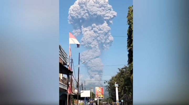北马鲁古杜科诺火山喷发，已致3死2人失踪 