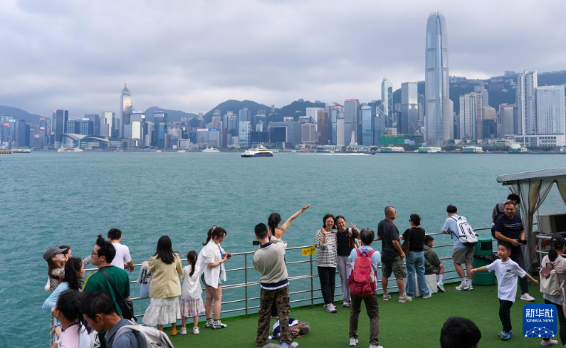 “五一”假期香港迎近百万内地游客 